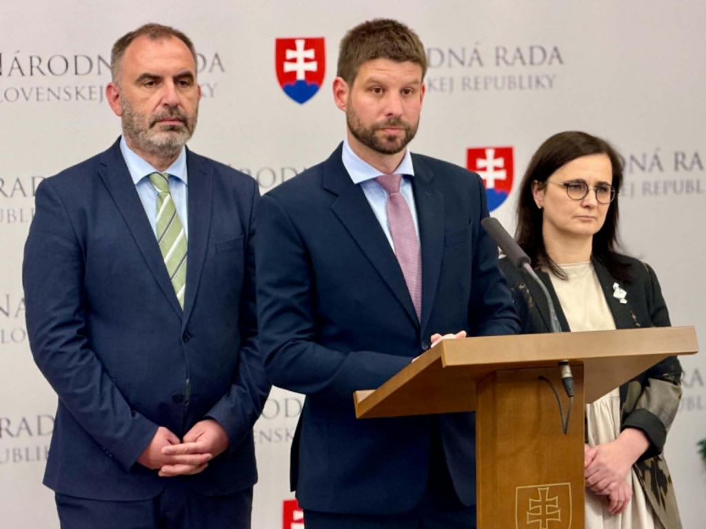 Poslanec PS Ivan &Scaron;tefunko, predseda PS Michal &Scaron;imečka a predsedn&iacute;čka poslaneck&eacute;ho klubu strany Zuzana Mesterov&aacute;. FOTO: HN/Akos Cs&eacute;pl&ouml;