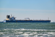 Na arch&iacute;vnej sn&iacute;mke podozriv&yacute; rusk&yacute; tanker so z&aacute;sobami ropy. FOTO: TASR/AP