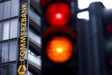 Skupina UniCredit sa snaž&iacute; prevziať Commerzbank a začiatkom m&aacute;ja predložila dobrovoľn&uacute; ponuku na zv&yacute;&scaron;enie svojho podielu v nemeckej banke na viac ako 30 percent. FOTO: Reuters