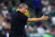 Tunisk&aacute; futbalov&aacute; feder&aacute;cia odvolala tr&eacute;nera Sabriho Lamouchiho. FOTO: Reuters