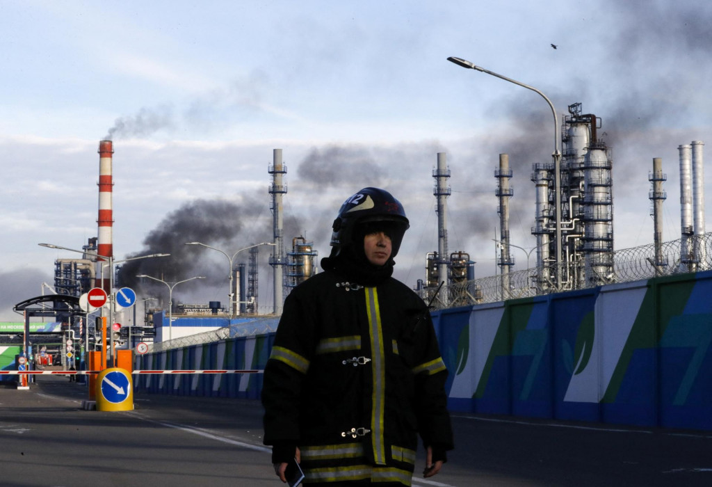 Ropn&aacute; rafin&eacute;ria v Moskve. FOTO: Reuters