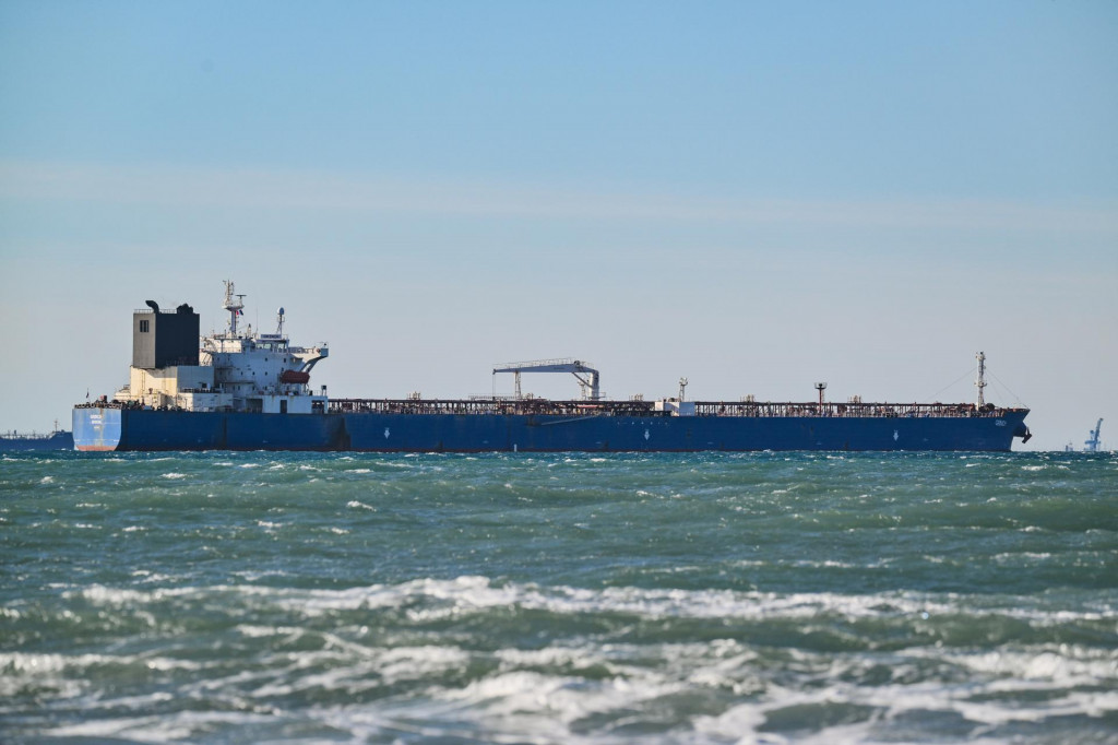 Na arch&iacute;vnej sn&iacute;mke podozriv&yacute; rusk&yacute; tanker so z&aacute;sobami ropy. FOTO: TASR/AP