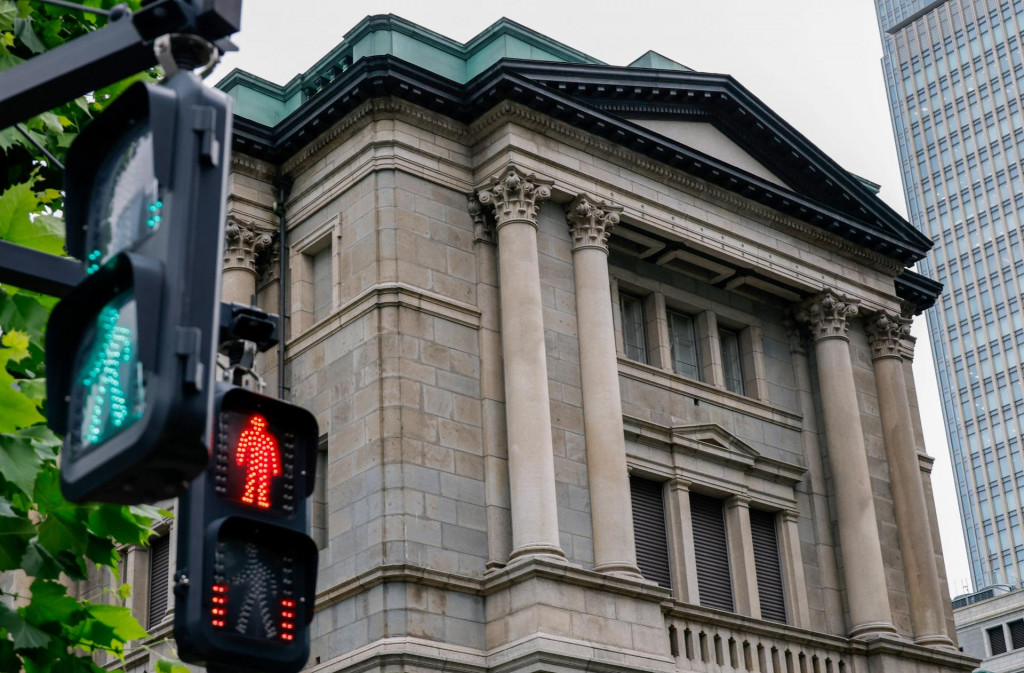 Bank of Japan vo vyhl&aacute;sen&iacute; uviedla, že z&aacute;kladn&aacute; infl&aacute;cia by sa mohla v d&ocirc;sledku rast&uacute;cich cien energi&iacute; zr&yacute;chliť nad želan&uacute; &uacute;roveň dvoch percent. FOTO: Reuters