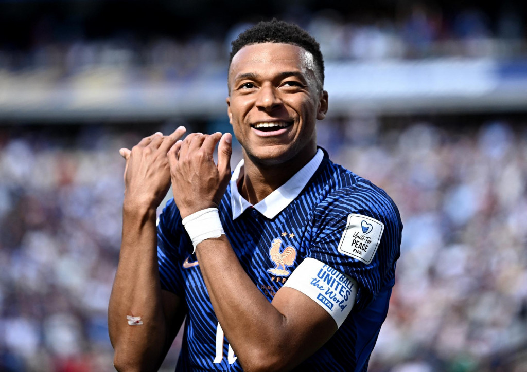 Mbappe prekonal Oliviera Girouda a s 58 presn&yacute;mi z&aacute;sahmi je nov&yacute; historicky najlep&scaron;&iacute; strelec Franc&uacute;zska. FOTO: REUTERS
