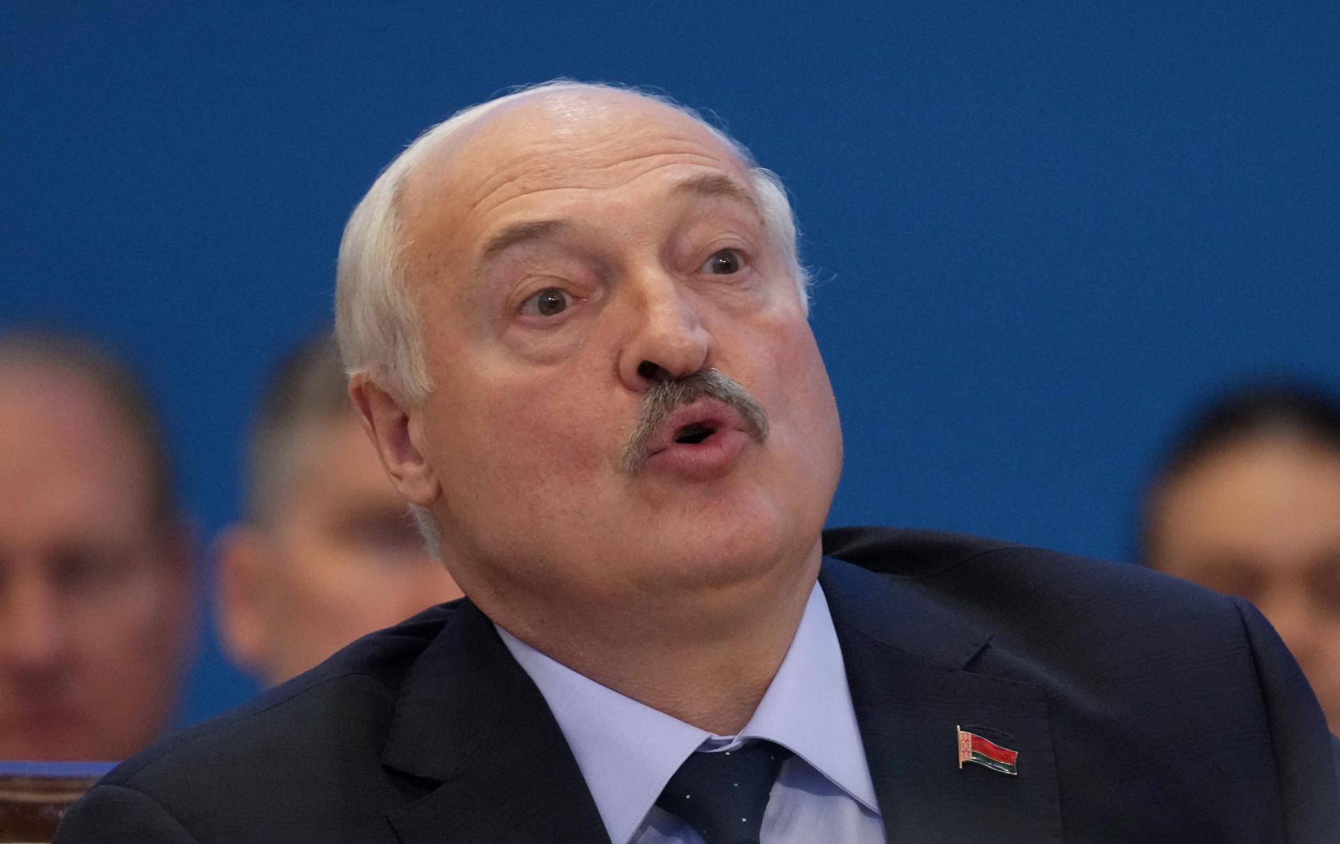 Luka&scaron;enko sa ospravedlnil Zelensk&eacute;mu a priznal slabinu. Bielorusko by nov&yacute; front nezvl&aacute;dlo