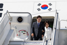 Juhok&oacute;rejsk&yacute; prezident I Če-mjong a jeho manželka Kim Hea Kjung. FOTO TASR/AP
