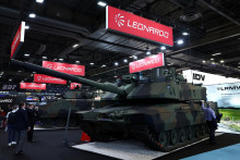 Najv&auml;č&scaron;&iacute; eur&oacute;psky veľtrh v&yacute;robcov zbran&iacute; Eurosatory m&aacute; tento rok jasn&uacute; in&scaron;pir&aacute;ciu &ndash; vojnov&uacute; Ukrajinu. FOTO: REUTERS