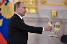 Dve vin&aacute;rstva zo s&uacute;ťaže s&uacute; s rusk&yacute;m prezidentom osobne spojen&eacute;. Nach&aacute;dzaj&uacute; sa pri jeho pal&aacute;ci v Gelendžiku v Krasnodarskej oblasti. FOTO: REUTERS