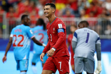 P&auml;ťn&aacute;sobn&yacute; držiteľ Zlatej lopty pre najlep&scaron;ieho futbalistu sveta hral proti DR Kongo na hrote &uacute;toku. FOTO: Reuters