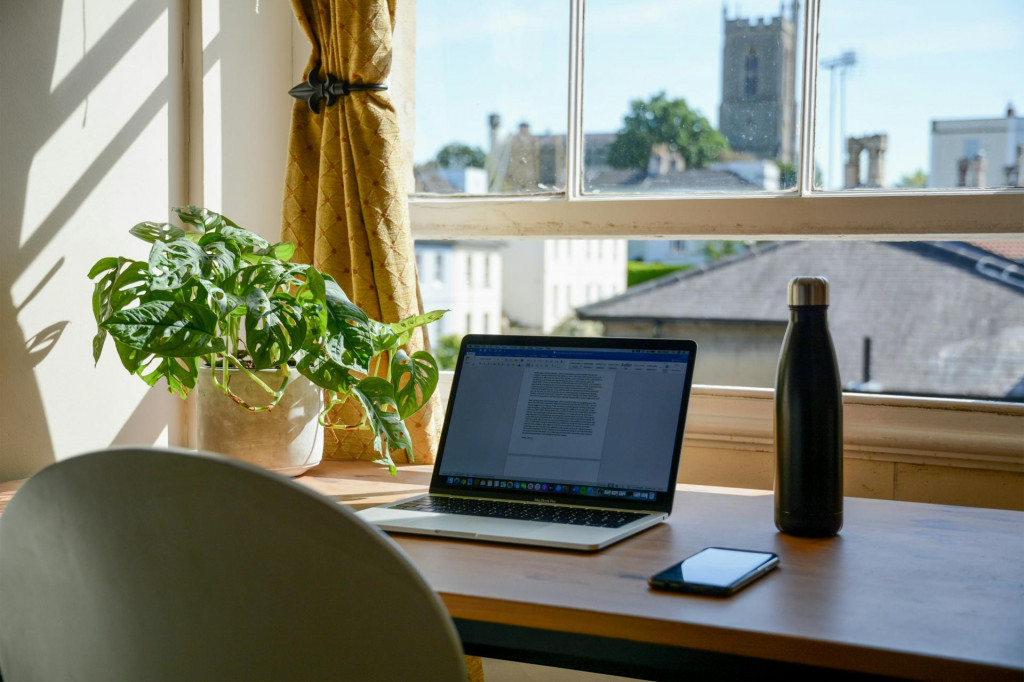 Home office m&aacute; svoju temn&uacute; str&aacute;nku