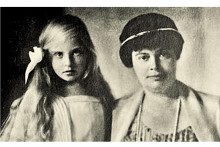 Princezn&aacute; Alexandrina Irena Prusk&aacute; (1915 &ndash; 1980) so svojou matkou.