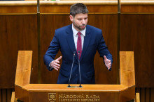 Michal &Scaron;imečka (Progres&iacute;vne Slovensko) vystupuje počas mimoriadnej 60. sch&ocirc;dze NR SR v Bratislave 18. j&uacute;na 2026. FOTO: TASR/Jaroslav Nov&aacute;k