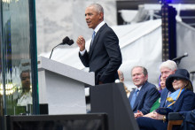Centrum pripom&iacute;na odkaz 64-ročn&eacute;ho Obamu ako prv&eacute;ho černo&scaron;sk&eacute;ho prezidenta a nach&aacute;dza sa v Jacksonovom parku na juhu Chicaga. FOTO: Reuters