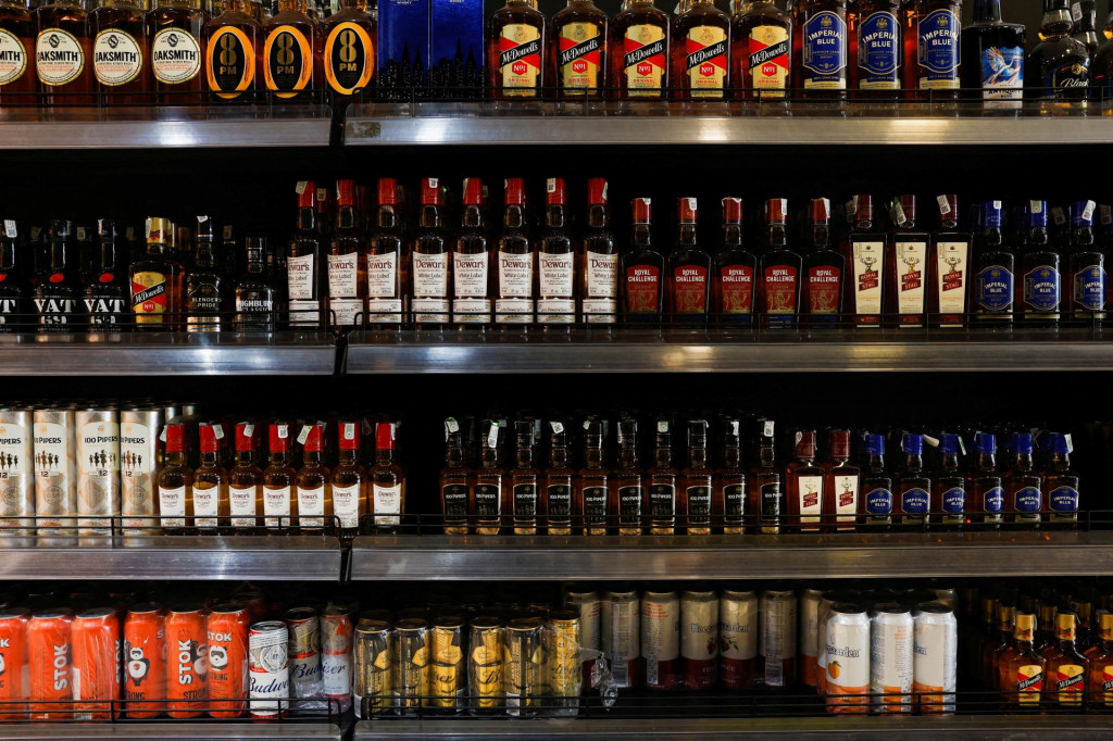 V krajin&aacute;ch &Uacute;nie je relat&iacute;vne najdrah&scaron;&iacute; alkohol v &Iacute;rsku. FOTO: Reuters