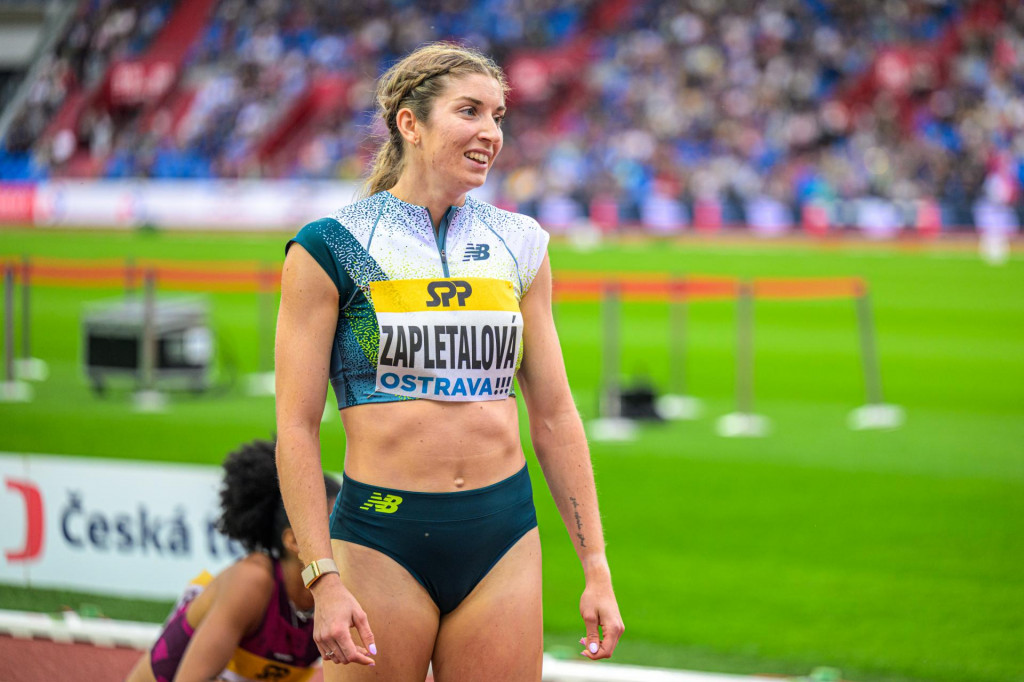 Emma Zapletalov&aacute; je držiteľkou n&aacute;rodn&yacute;ch rekordov na 400 metrov cez prek&aacute;žky aj hladkej &scaron;tvorstovke. FOTO: TASR/ V. Mihalikov&aacute;