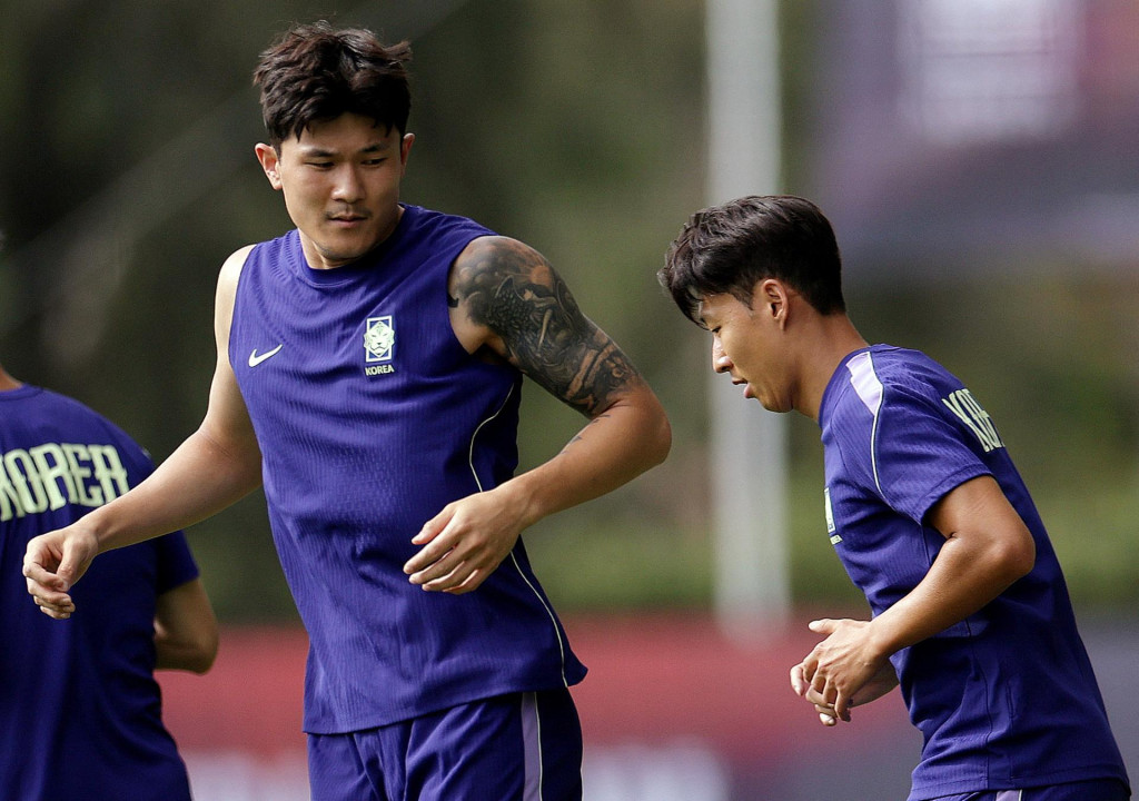 K&oacute;rejsk&yacute; futbalista Kim Min-jae počas tr&eacute;ningu. FOTO: Reuters
