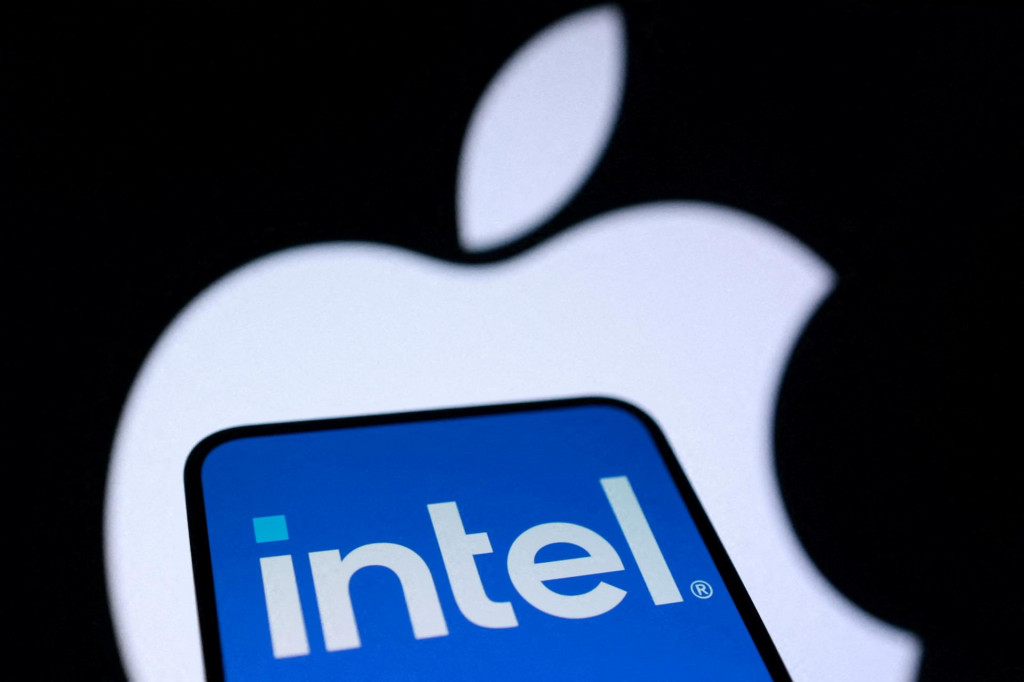 Intel a Apple logo&aacute;. FOTO: REUTERS