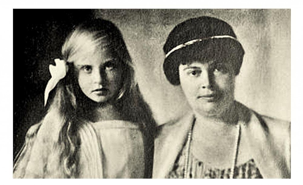 Princezn&aacute; Alexandrina Irena Prusk&aacute; (1915 &ndash; 1980) so svojou matkou.