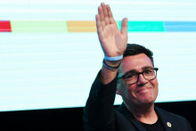 Hlavn&yacute; vn&uacute;trostran&iacute;cky s&uacute;per britsk&eacute;ho premi&eacute;ra Andy Burnham bol v doplňovac&iacute;ch parlamentn&yacute;ch voľb&aacute;ch zvolen&yacute; za poslanca. FOTO: Reuters