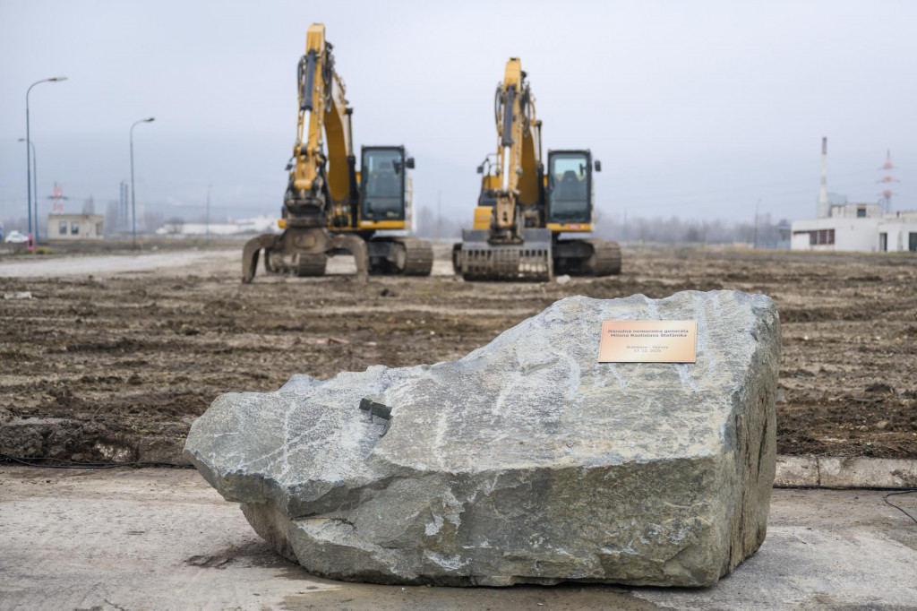 Z&aacute;kladn&yacute; kameň pri pr&iacute;ležitosti ofici&aacute;lneho začiatku stavby novej koncovej N&aacute;rodnej nemocnice gener&aacute;la Milana Rastislava &Scaron;tef&aacute;nika v bratislavsk&yacute;ch Vajnoroch.