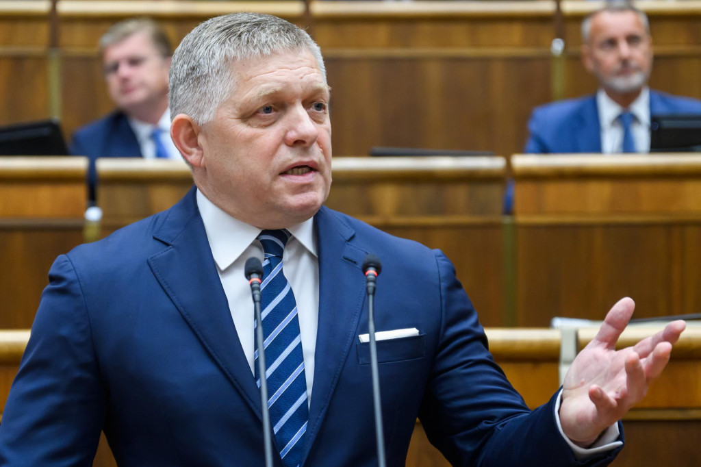 Fico zd&ocirc;raznil, že patr&iacute; medzi premi&eacute;rov, ktor&iacute; s&uacute; otvoren&iacute; komunik&aacute;cii s Ruskom. FOTO: TASR/Jaroslav Nov&aacute;k