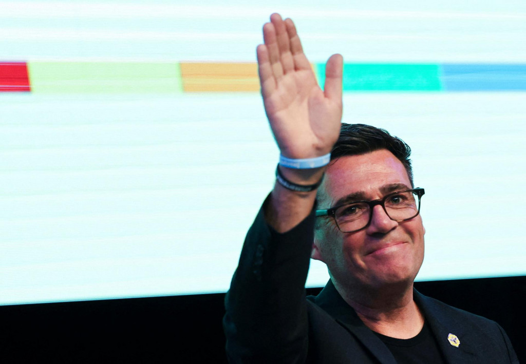 Hlavn&yacute; vn&uacute;trostran&iacute;cky s&uacute;per britsk&eacute;ho premi&eacute;ra Andy Burnham bol v doplňovac&iacute;ch parlamentn&yacute;ch voľb&aacute;ch zvolen&yacute; za poslanca. FOTO: Reuters