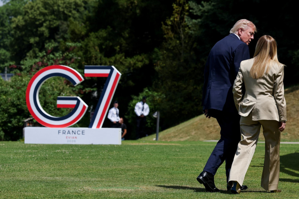Trump v sobotu na svojej sieti Truth Social nap&iacute;sal, že Meloniov&aacute; ho o fotografiu požiadala opakovane. FOTO: Reuters