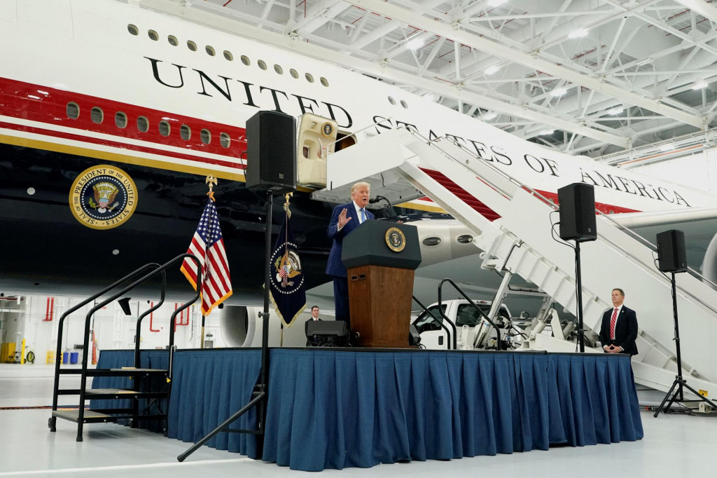 Trump uviedol, že chce, aby bol stroj zaraden&yacute; do služby do osl&aacute;v 250. v&yacute;ročia založenia Spojen&yacute;ch &scaron;t&aacute;tov. FOTO: Reuters