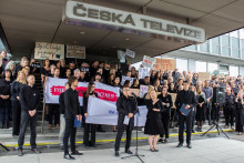 Rozpočty Českej telev&iacute;zie a rozhlasu sa podľa vl&aacute;dneho pl&aacute;nu maj&uacute; zn&iacute;žiť asi o 15 percent. FOTO: TASR/Barbora Vizv&aacute;ryov&aacute;