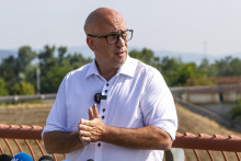 Na sn&iacute;mke minister dopravy Jozef R&aacute;ž ml. (nominant Smeru-SD) hovor&iacute; počas tlačovej konferencie v Bratislave 22. j&uacute;na 2026. FOTO: TASR/Dano Veselsk&yacute;