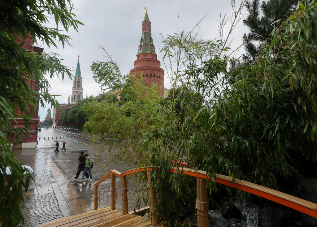 Z&aacute;hrady neďaleko Červen&eacute;ho n&aacute;mestia a Kremľa v centre Moskvy. FOTO: Reuters