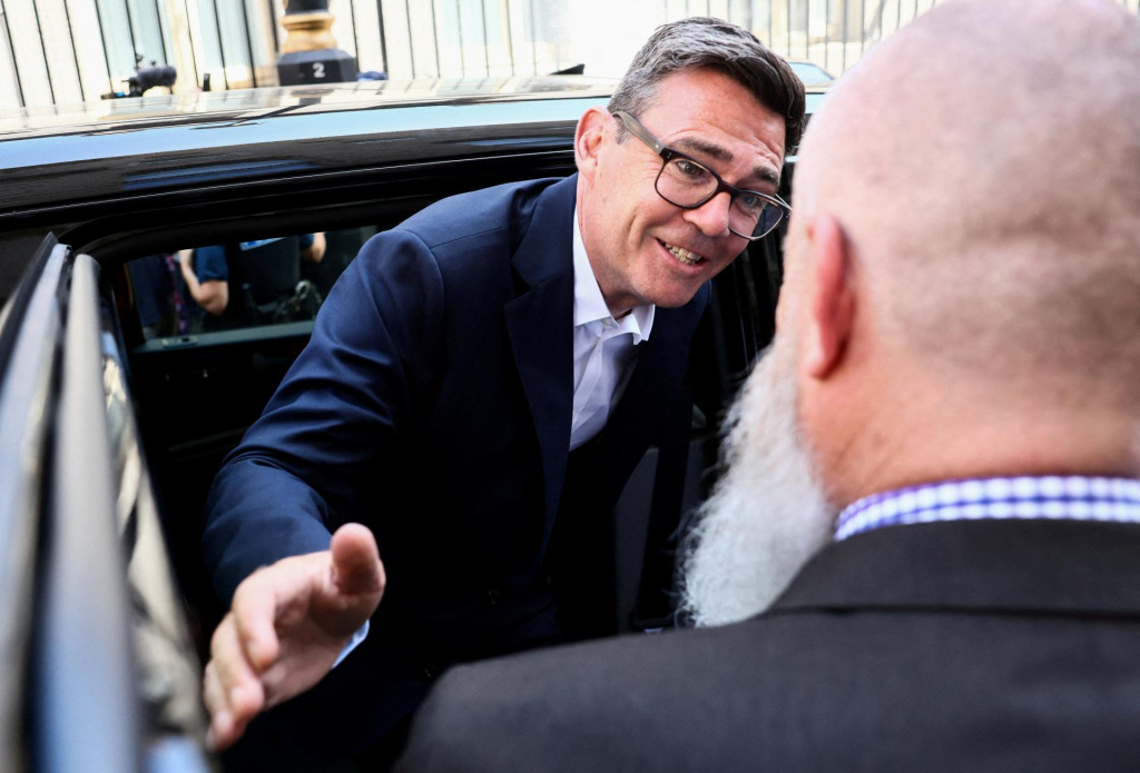 Starosta Manchestru Andy Burnham po Starmerovom ozn&aacute;men&iacute; informoval, že bude kandidovať za l&iacute;dra labouristov. FOTO: REUTERS