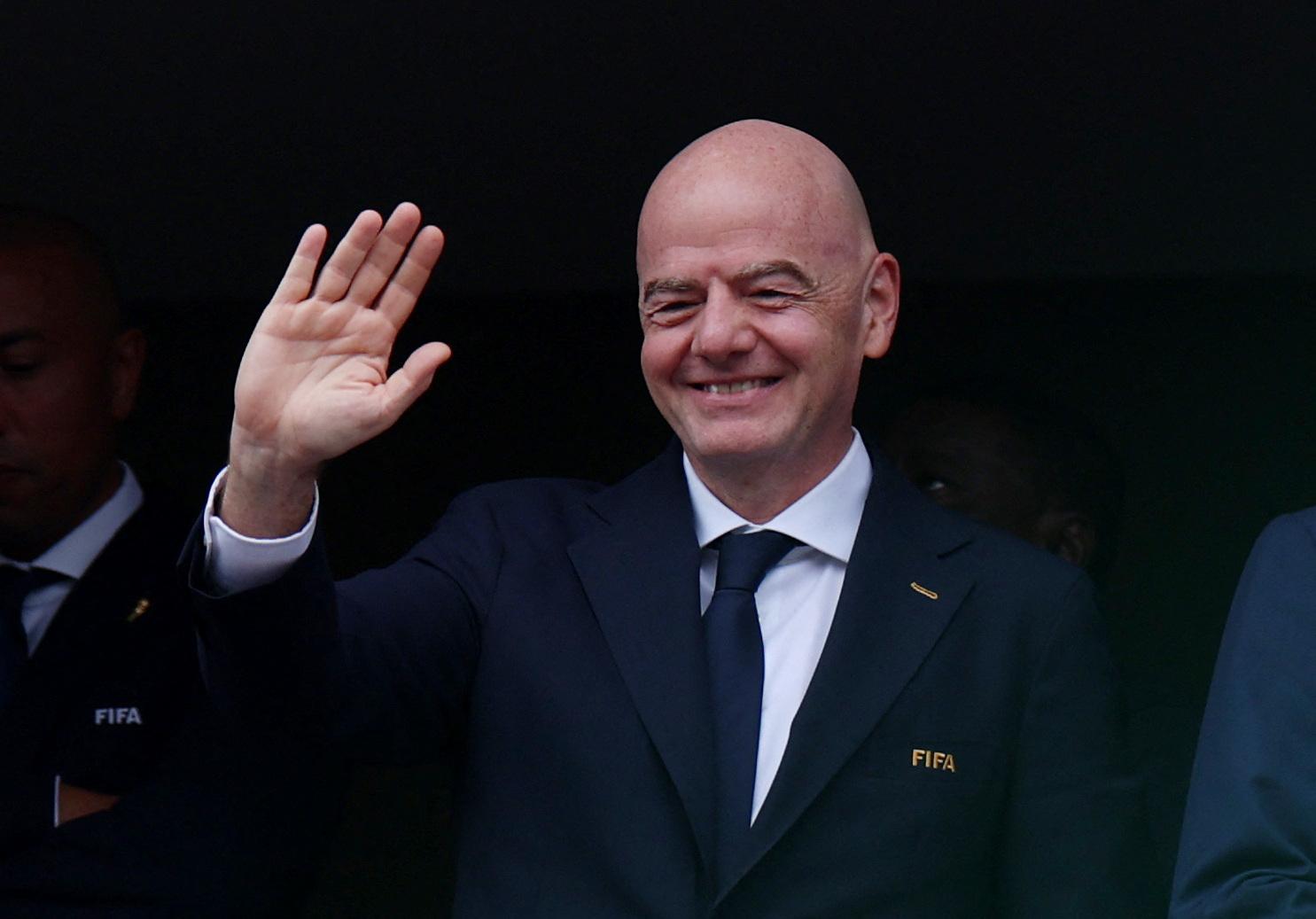 Ms vo futbale 2026 infantino potvrdil, že trofej pre majstra sveta bude odovzdávať spolu s trumpom 2026 7133840 ms vo futbale 2026 iustitia. Bg iustitia. Bg šéf medzinárodnej futbalovej federácie fifa gianni infantino potvrdil, že americký prezident donald trump sa zúčastní finále majstrovstiev sveta v new jersey a spoločne budú odovzdávať trofej víťazovi... Infantino potvrdil, že trofej pre majstra sveta bude odovzdávať spolu s trumpom 2026 2026-06-23 21:59:48 iustitia. Bg spravodlivosť - iustitia. Bg ms vo futbale 2026