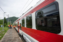 Extr&eacute;mne teploty m&ocirc;žu podľa ZSSK ovplyvniť železničn&eacute; vozidl&aacute;, technick&eacute; zariadenia aj infra&scaron;trukt&uacute;ru, čo sa m&ocirc;že prejaviť aj na plynulosti dopravy. FOTO: TASR/Daniel Stehl&iacute;k