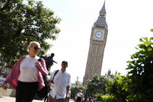Z&aacute;beru z 21. j&uacute;na dominuje veža Elizabeth Tower (zn&aacute;ma ako Big Ben), ktor&aacute; je s&uacute;časťou komplexu britsk&eacute;ho parlamentu. FOTO: Reuters