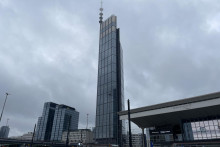 Varso Tower, najvy&scaron;&scaron;&iacute; mrakodrap v Eur&oacute;pskej &uacute;nie (E&Uacute;) v centre poľsk&eacute;ho hlavn&eacute;ho mesta Var&scaron;ava. FOTO: TASR