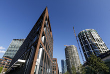Panor&aacute;ma hlavn&eacute;ho mesta. Budova zľava v popred&iacute; je s&uacute;časťou komplexu Twin City. FOTO: TASR/D. Veselsk&yacute;