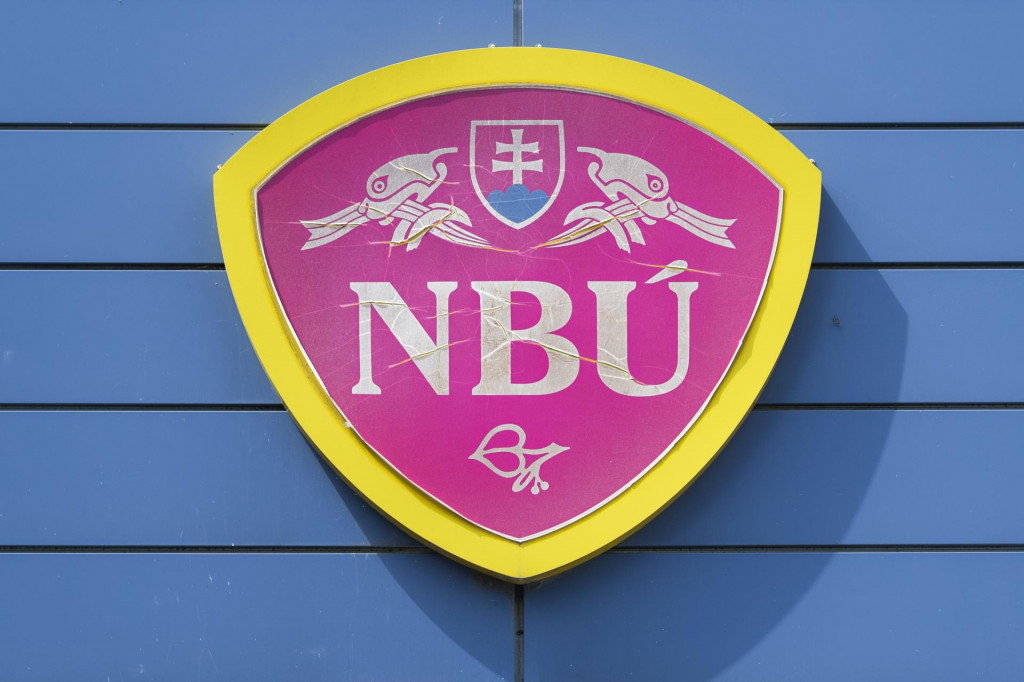 Na sn&iacute;mke tabuža s n&aacute;pisom na budove, v ktorej s&iacute;dli N&aacute;rodn&yacute; bezpečnostn&yacute; &uacute;rad (NB&Uacute;) na Budat&iacute;nskej ulici v Bratislave 16. j&uacute;la 2020. FOTO TASR - Jaroslav Nov&aacute;k *** Local Caption *** profil ilustračka ilustračn&aacute; sn&iacute;mka ilustračky N&aacute;rodn&yacute; bezpečnostn&yacute; &uacute;rad s&iacute;dlo FOTO: Jaroslav Nov&aacute;k