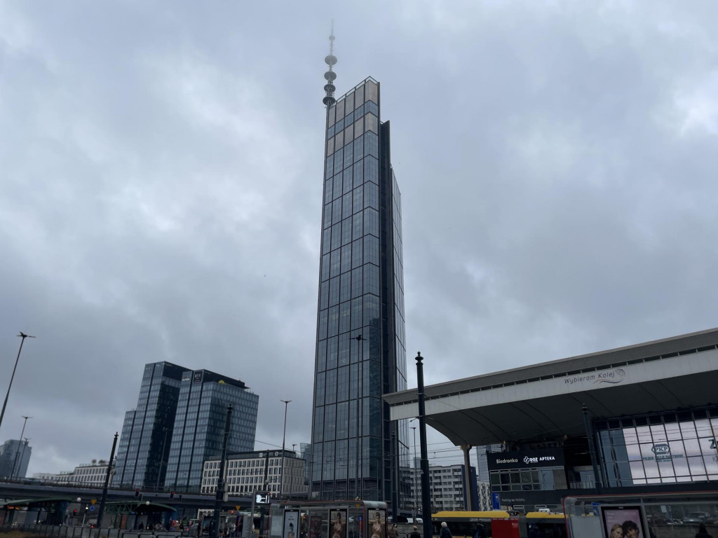 Varso Tower, najvy&scaron;&scaron;&iacute; mrakodrap v Eur&oacute;pskej &uacute;nie (E&Uacute;) v centre poľsk&eacute;ho hlavn&eacute;ho mesta Var&scaron;ava. FOTO: TASR