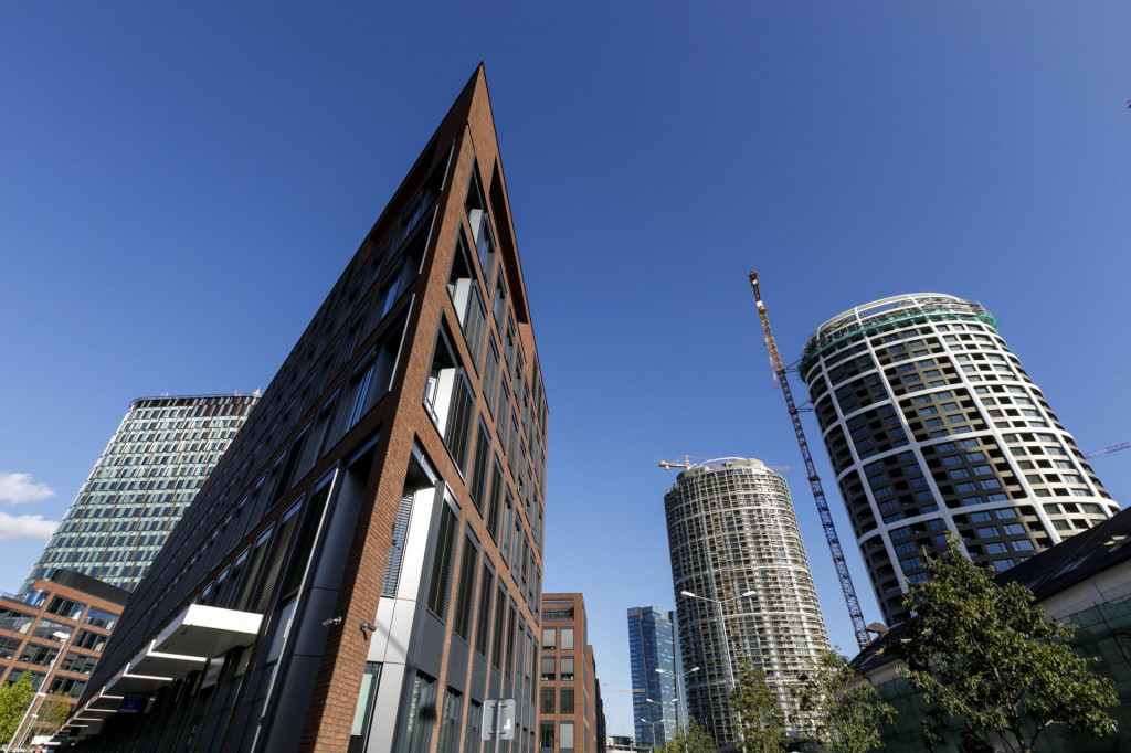 Panor&aacute;ma hlavn&eacute;ho mesta. Budova zľava v popred&iacute; je s&uacute;časťou komplexu Twin City. FOTO: TASR/D. Veselsk&yacute;