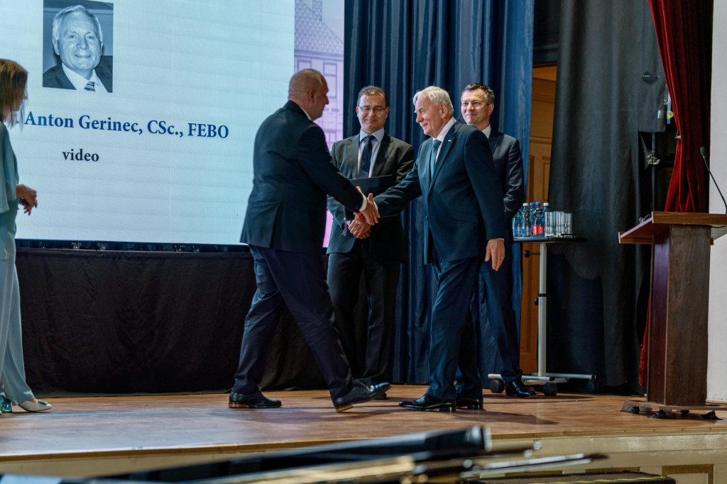 Ocenen&yacute; bol aj prof. Gerinec