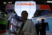 Alibaba nie je jedin&aacute; č&iacute;nska firma, ktor&aacute; sa zaradenie do zoznamu rozhodla dať v USA na s&uacute;d. FOTO: Reuters