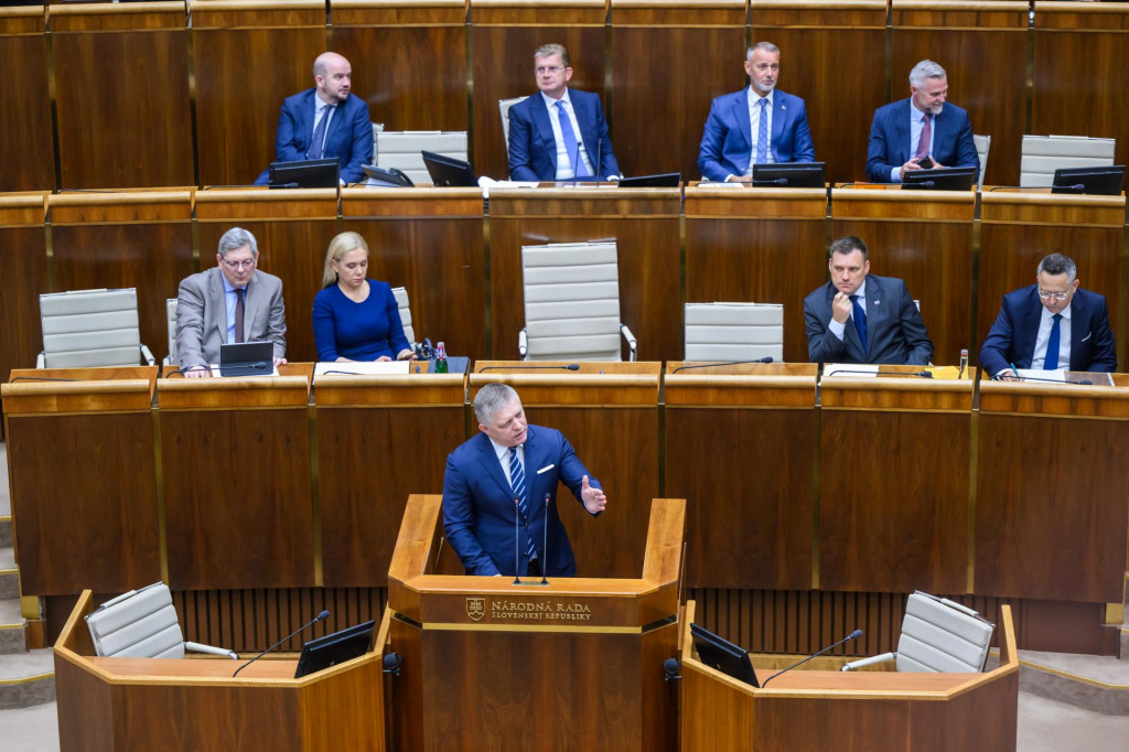 Kabinet m&aacute; tiež schv&aacute;liť 35 &uacute;loh pre jednotliv&eacute; rezorty. FOTO: TASR/Jaroslav Nov&aacute;k