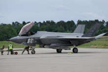 Nespoľahlivosť dod&aacute;vok F-35 a ich vysok&eacute; n&aacute;roky na &uacute;držbu s&uacute; popri nepredv&iacute;dateľnej americkej zahraničnej politike hlavn&yacute;mi faktormi, prečo zahraničn&eacute; vl&aacute;dy znovu prehodnocuj&uacute; sk&ocirc;r dohodnut&eacute; kontrakty. FOTO: REUTERS