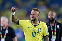 Braz&iacute;lsky Neymar Jr. oslavuje po z&aacute;pase. FOTO: REUTERS
