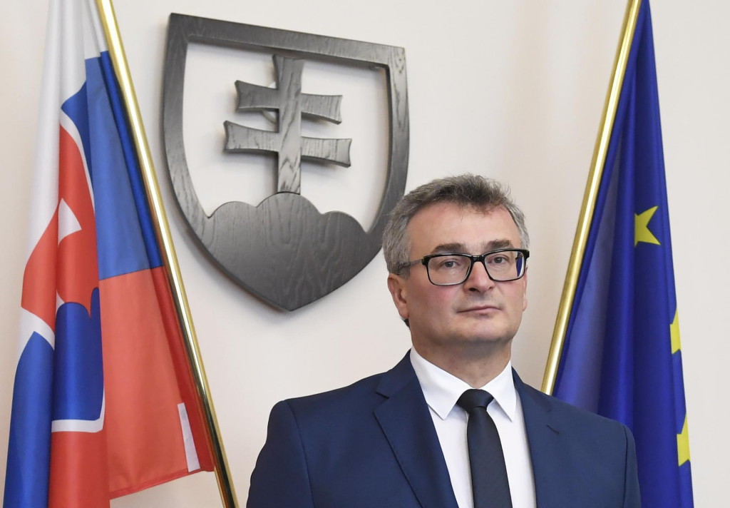 &Uacute;stavn&yacute; s&uacute;d veden&yacute; predsedom Ivanom Fiačanom vyhovel časti n&aacute;vrhu ombudsmana R&oacute;berta Dobrovodsk&eacute;ho. FOTO: TASR/Franti&scaron;ek Iv&aacute;n