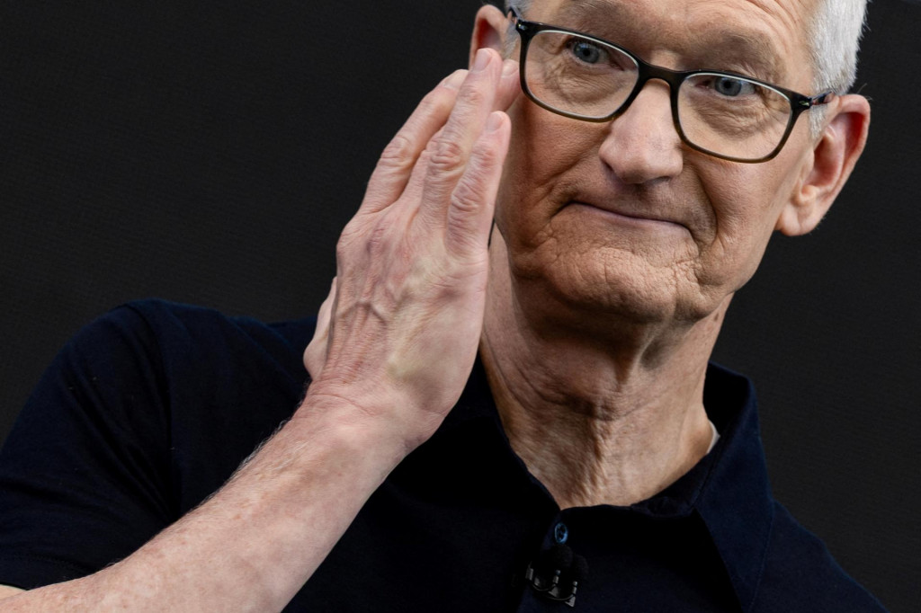 Gener&aacute;lny riaditeľ Apple Tim Cook. FOTO: Reuters
