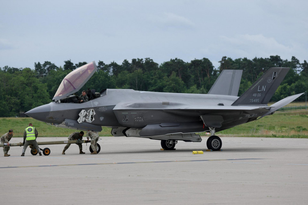 Nespoľahlivosť dod&aacute;vok F-35 a ich vysok&eacute; n&aacute;roky na &uacute;držbu s&uacute; popri nepredv&iacute;dateľnej americkej zahraničnej politike hlavn&yacute;mi faktormi, prečo zahraničn&eacute; vl&aacute;dy znovu prehodnocuj&uacute; sk&ocirc;r dohodnut&eacute; kontrakty. FOTO: REUTERS
