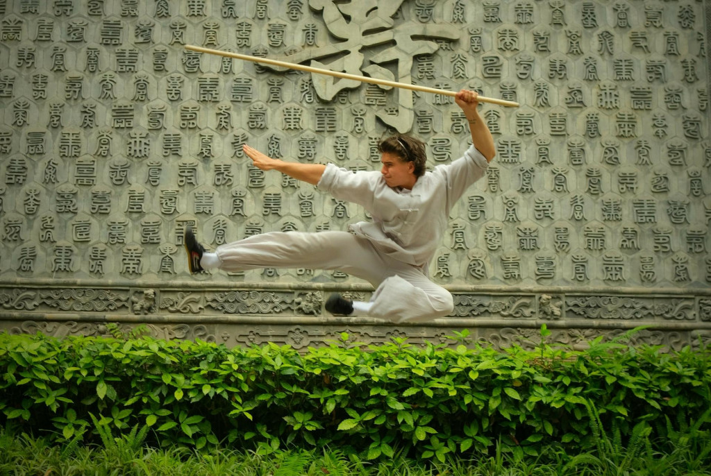 Jakub sa učil kung-fu v Č&iacute;ne.