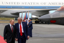Ministri sa sporia ohľadom interpret&aacute;cie v&yacute;sledkov rokovan&iacute; medzi prezidentom USA Donaldom Trumpom a rusk&yacute;m prezidentom Vladimirom Putinom. FOTO: Reuters